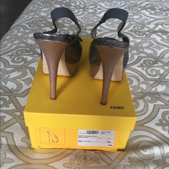 Authentic Fendi Snakeskin 2-tone Peep-toe Sandal. $PRICE DROP⬇️ - Picture 4 of 6
